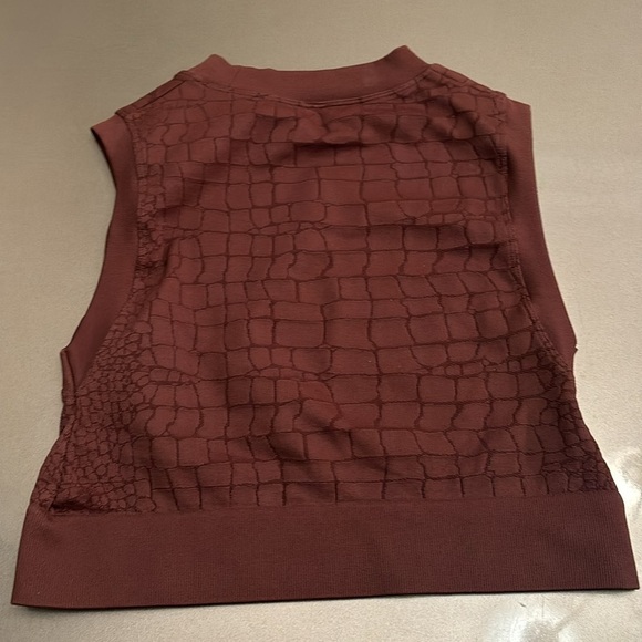 Ladies FABLECTICS CROPPED TOP - Picture 2 of 2